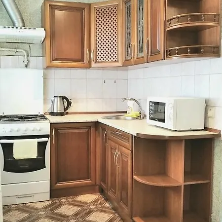 с большой верандой на белецкого возле Isida, шалимова, Cozy Flat On Beletskogo Street Киев