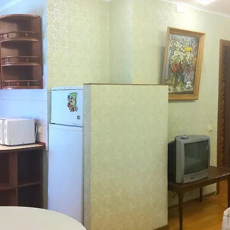 с большой верандой на белецкого возле Isida, шалимова, Cozy Flat On Beletskogo Street Апартаменты Киев