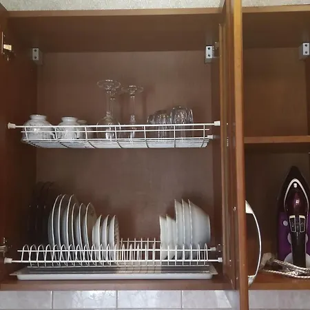 с большой верандой на белецкого возле Isida, шалимова, Cozy Flat On Beletskogo Street Киев