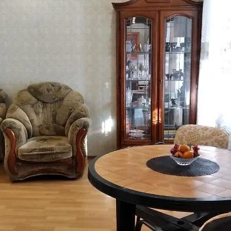 Апартаменты с большой верандой на белецкого возле Isida, шалимова, Cozy Flat On Beletskogo Street *