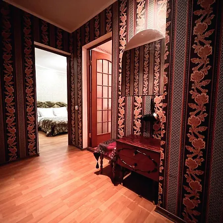 с большой верандой на белецкого возле Isida, шалимова, Cozy Flat On Beletskogo Street Апартаменты *