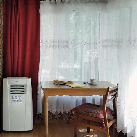 с большой верандой на белецкого возле Isida, шалимова, Cozy Flat On Beletskogo Street * Киев