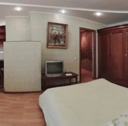 Апартаменты с большой верандой на белецкого возле Isida, шалимова, Cozy Flat On Beletskogo Street